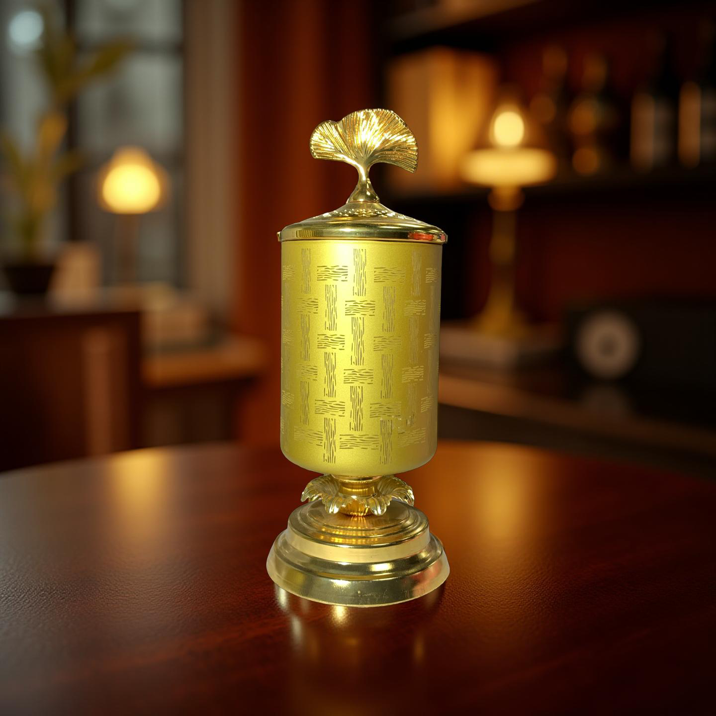 Luxus-Mabkhara in Gold – Zylinder-Design mit Blatt-Finial