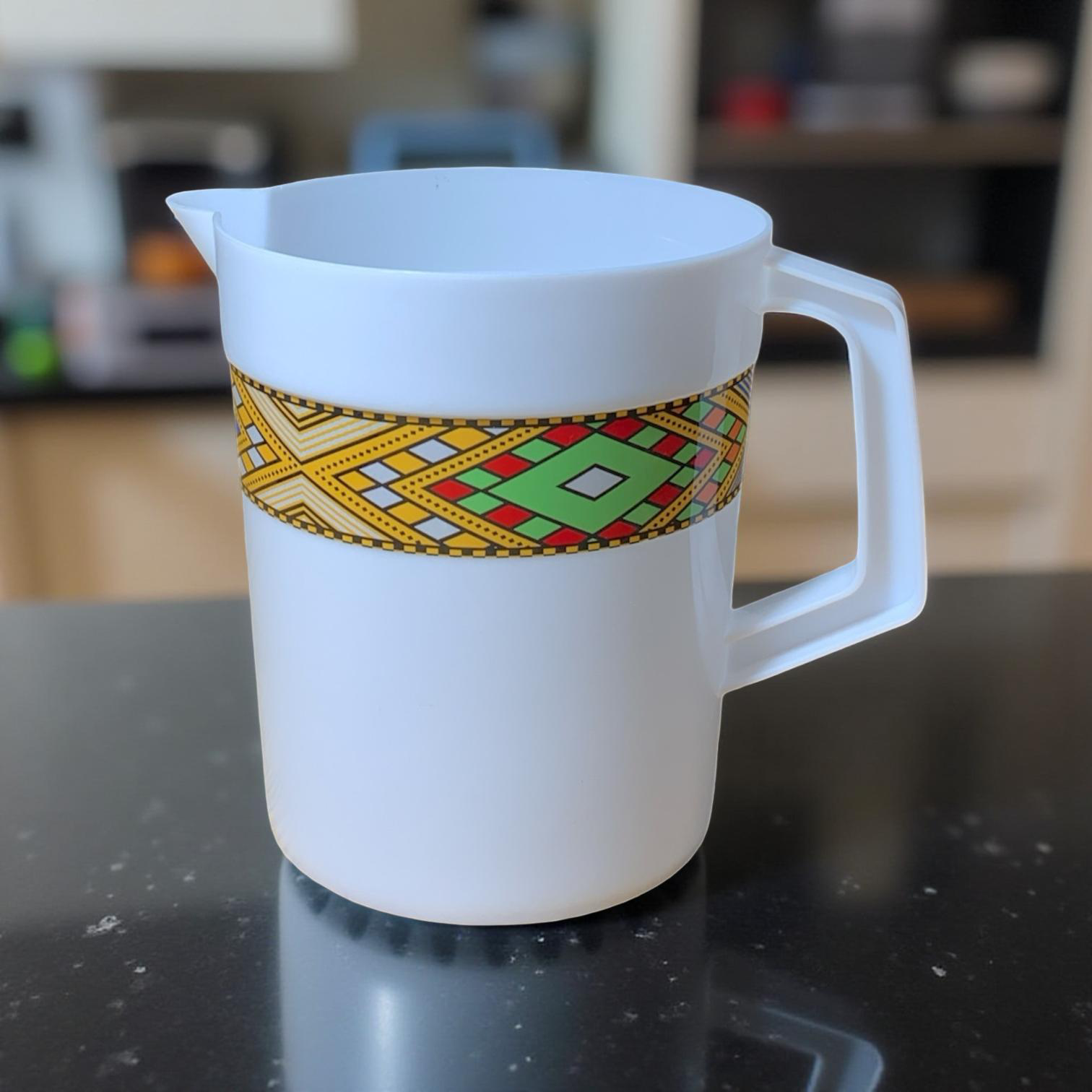 Messkrug mit Griff – Weiß mit Musterband
