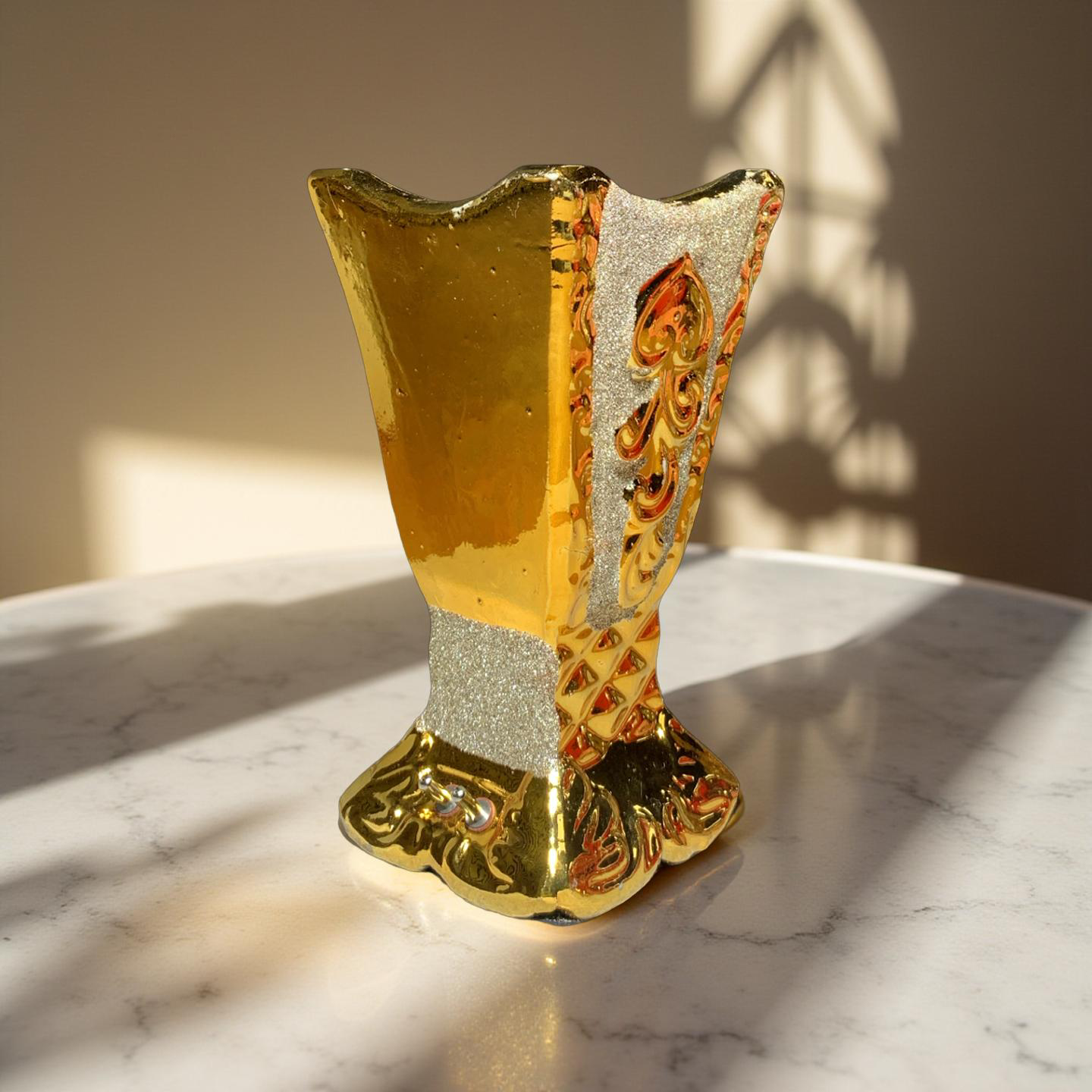 Goldene Luxus-Mabkhara (Vasenform)