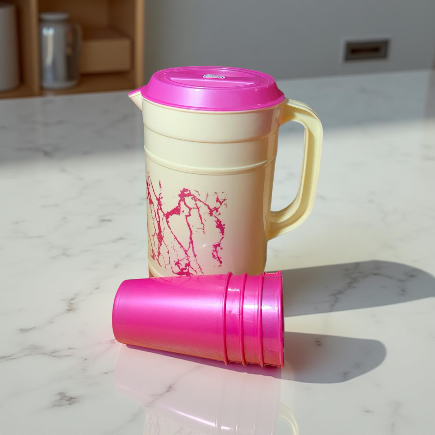 Wasserkanne mit Deckel & Becher – Pink/Creme