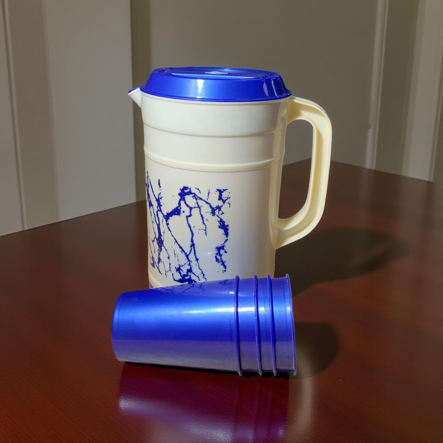 Wasserkanne mit Deckel & Becher – Blau/Weiß
